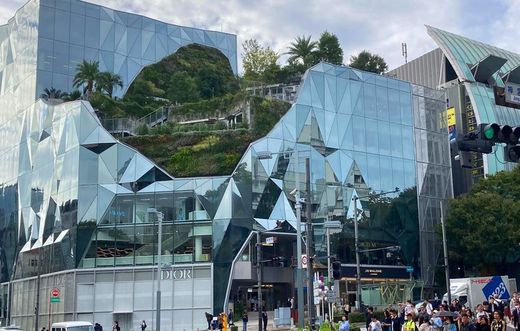 🌿✨ Fusionant Natura i Arquitectura en un Espai Únic 🌆🌱 ✨