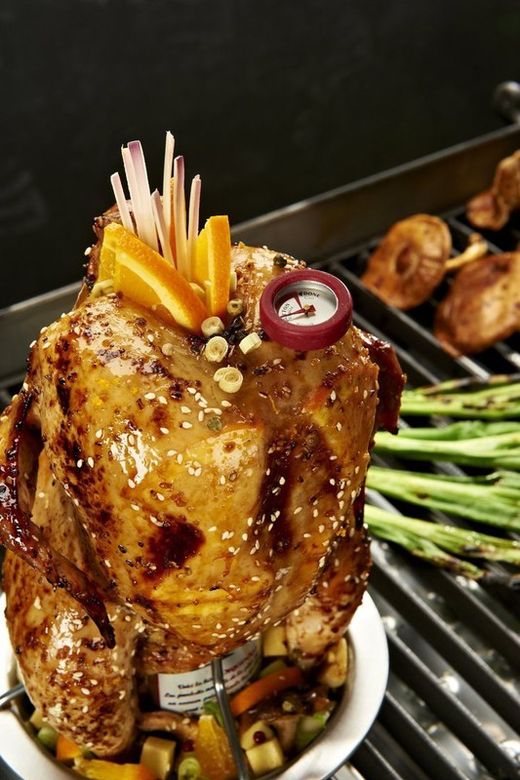 Asador de pollos con termometro Broil King®