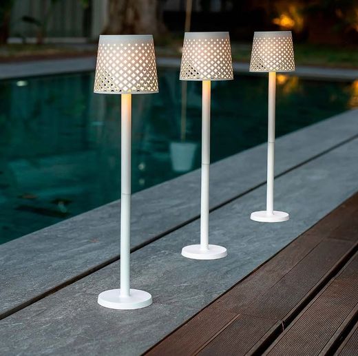 Lampara Solar Greta + Bareria  Color Blanca New Garden