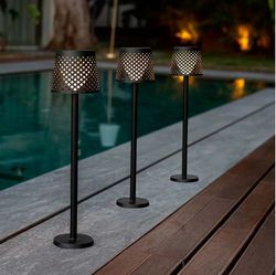 Lampara Solar Greta + Bareria  Color Negra New Garden