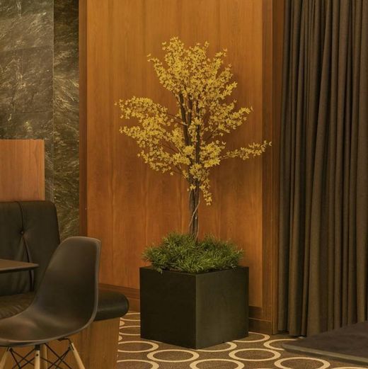 Macetero cuadrado narciso 50cm color antracita New Garden