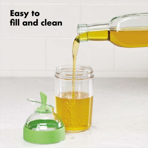 Mezclador Oxo para vinagretas pequeño de color verde