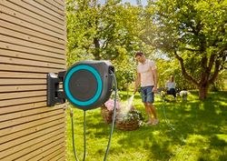 Portamanguera de pared RollUp L  30 MTS Gardena