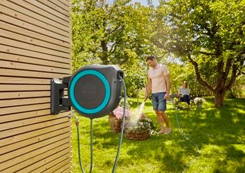 Portamanguera de pared RollUp L  30 MTS Gardena