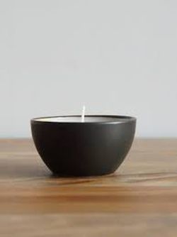 Vela Blanca de Citronela con Cerámica Negra
